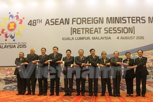 AMM-48 affirms resolve to form ASEAN Community as schedule hinh anh 1
