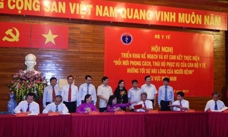 Hospitals seek to improve workers' behaviour hinh anh 1