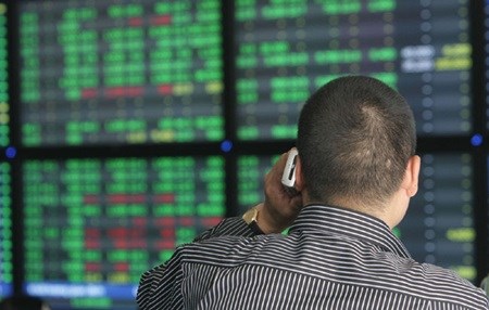Vietnamese shares tumble on China devaluation hinh anh 1