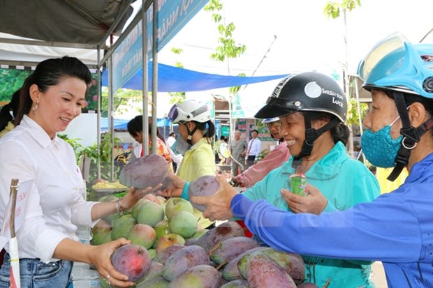 Deputy PM: agricultural restructuring proves effective hinh anh 1