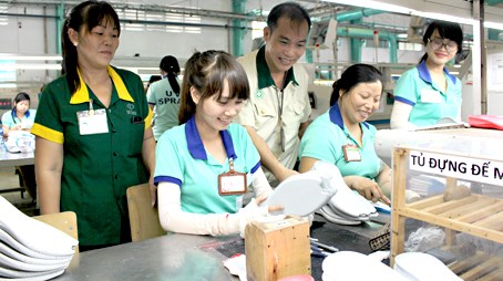 Dong Nai’s footwear sector sees strong growth hinh anh 1