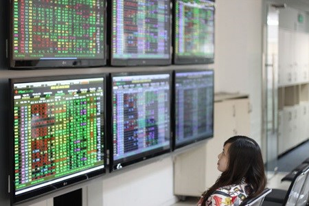 Shares drop for third time hinh anh 1