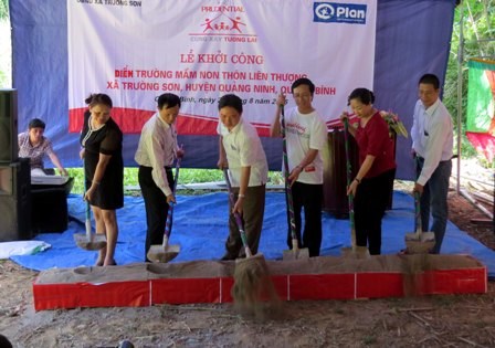 New kindergarten presented to poor community in Quang Binh hinh anh 1