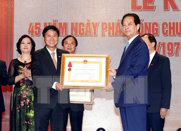 PM shares joy with VTV over its founding anniversary hinh anh 1