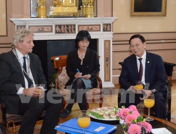 Hanoi, Amsterdam beef up cooperation hinh anh 1