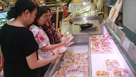 No dumped chicken imported to Vietnam from US: Customs hinh anh 1