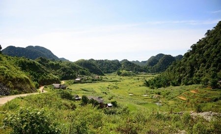 Cao Son's striking terrain steals travellers' hearts hinh anh 1