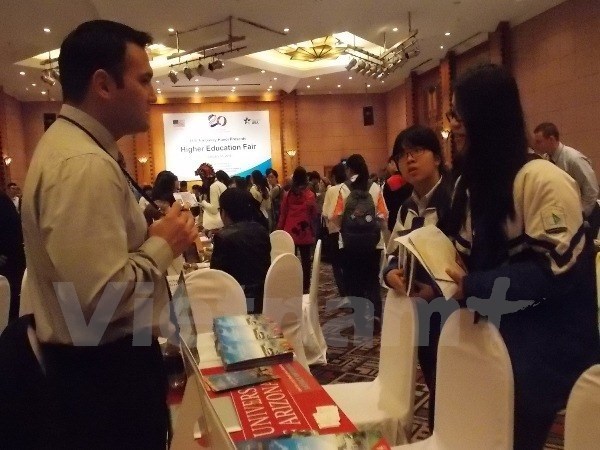 EducationUSA Fall Fair 2015 held in Hue hinh anh 1