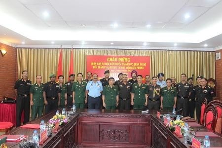 Indian Army War College delegation visits Vietnam hinh anh 1