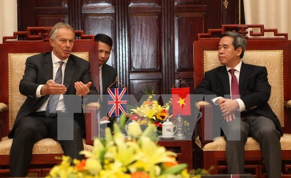 State Bank Governor receives former UK Prime Minister hinh anh 1