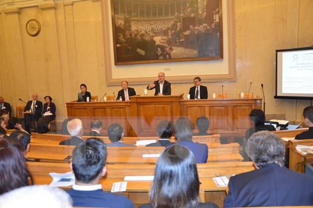Asian people council debuts in France hinh anh 1