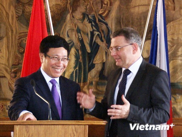 Defence leader receives Czech FM hinh anh 1