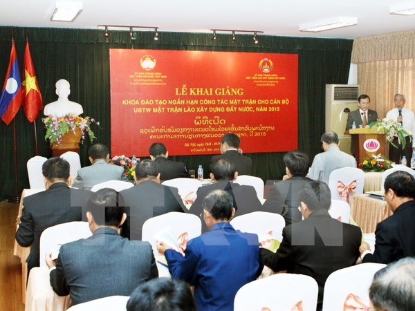 Vietnam, Laos foster human training cooperation hinh anh 1