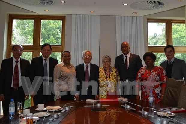 Vietnam, South Africa seek further cooperation in scientific research hinh anh 1