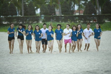 Barefoot athletes to run on My Khe beach hinh anh 1