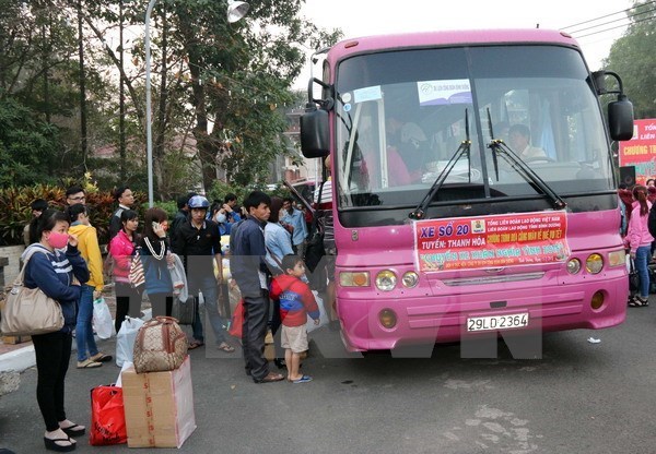 20,000 poor workers offered free home-coming buses in Tet hinh anh 1