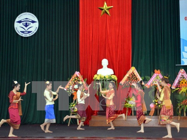 Lao Embassy hosts banquet on National Day hinh anh 1