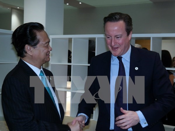 Prime Minister meets with foreign leaders on sidelines of COP21 hinh anh 1