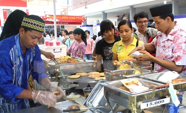 Food festival welcomes ASEAN Community formation hinh anh 1