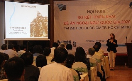 HCM university to instruct in English hinh anh 1