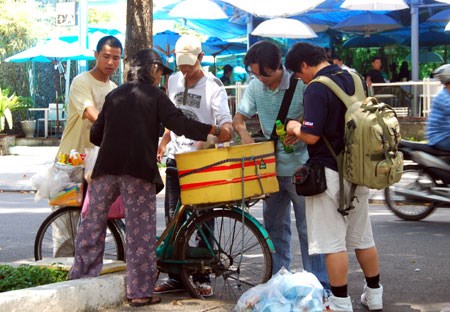 Migrant workers to receive services hinh anh 1