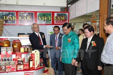 Cambodia-Laos-Vietnam trade fair starts hinh anh 1