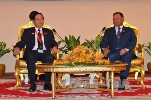 Cambodian Senate President greets Vietnamese lawmaker hinh anh 1