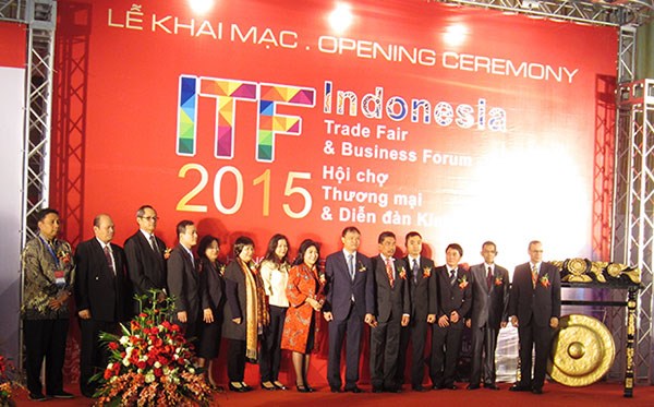 Indonesia trade fair opens in Hanoi hinh anh 1