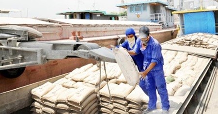 Cement sales drop overseas, increase at home hinh anh 1