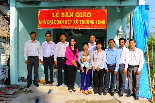 More charity houses handed over to poor households in Can Tho hinh anh 1