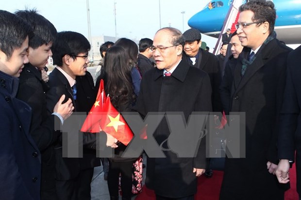 Top legislator meets with overseas Vietnamese in China hinh anh 1