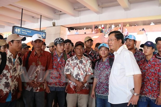 Indonesia returns 42 fishermen to Vietnam hinh anh 1