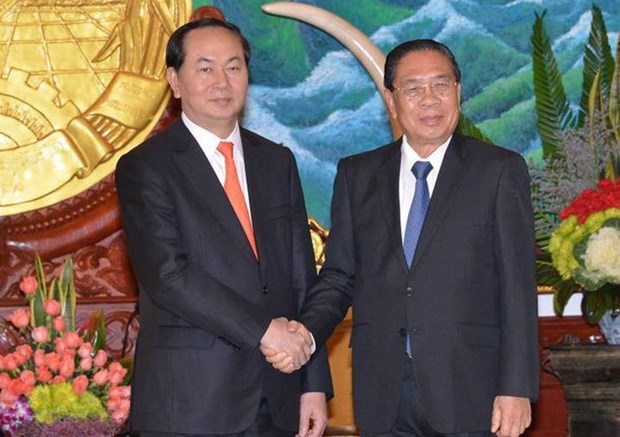 Lao Party, State leaders welcome Vietnam’s public security delegation hinh anh 1