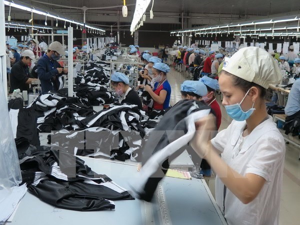 Businesses resuming production surge in 2015 hinh anh 1