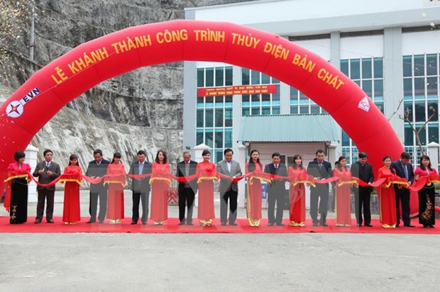 Ban Chat, Huoi Quang hydropower plants begin generating electricity hinh anh 1