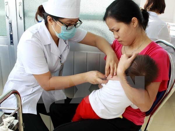 Domestically produced vaccines keep children safe hinh anh 1