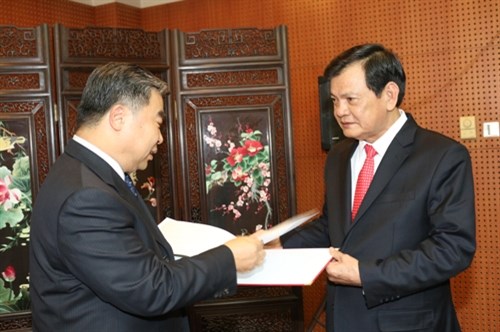 Vietnam, China discuss cooperation in martyr-related issues hinh anh 1