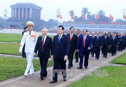 Top leaders pay tribute to late President Ho Chi Minh hinh anh 1