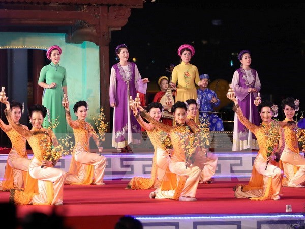 Vietcombank funds 3 billion VND for 2016 Hue Festival hinh anh 1