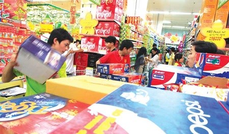 Retailing firms target rural markets hinh anh 1