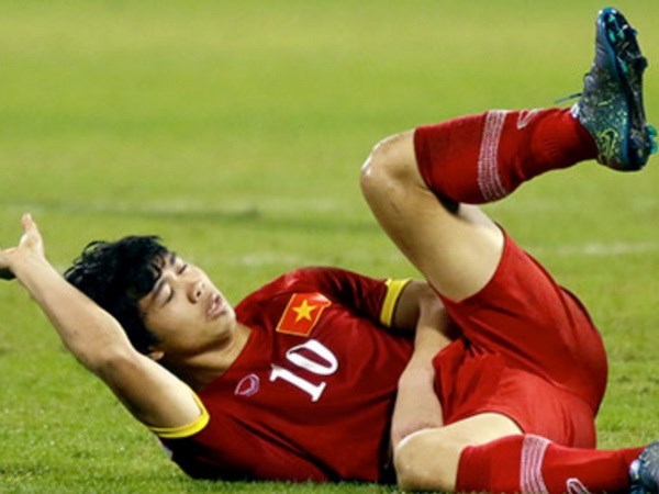 Phuong suffers injury as UAE defeat Vietnam hinh anh 1