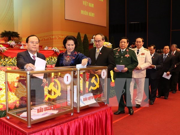 Party Congress conducts voting on Central Committee members hinh anh 1