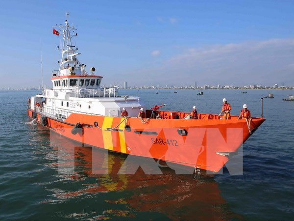 Nine fishermen in distress offshore Da Nang rescued hinh anh 1