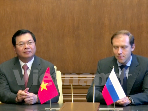 Vietnam, Russia sign protocol on industry cooperation hinh anh 1