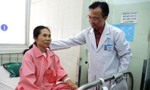 HCM City's hospital uses new surgical technique hinh anh 1