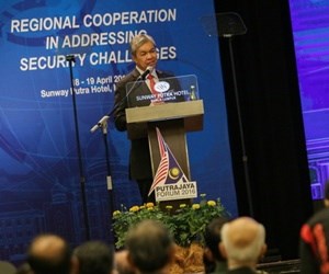 Malaysia advocates multilateral mechanism to address security threat hinh anh 1