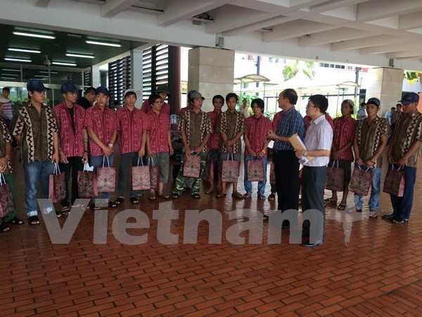 More Vietnamese fishermen return home from Indonesia hinh anh 1