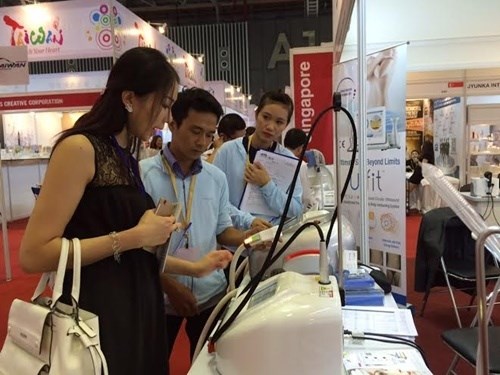 International beauty industry exhibition opens in HCM City hinh anh 1