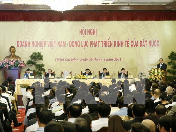 PM pledges best possible conditions for business development hinh anh 1