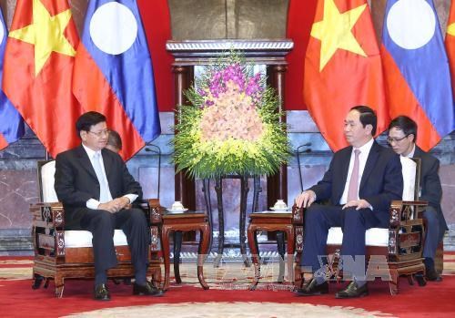President receives visiting Lao Prime Minister hinh anh 1